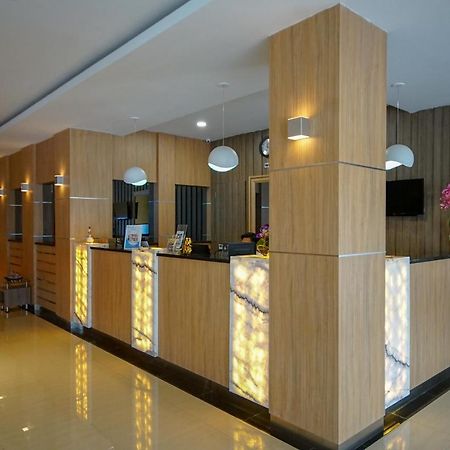 Oyo 344 Kr Hotel Палембанг Экстерьер фото