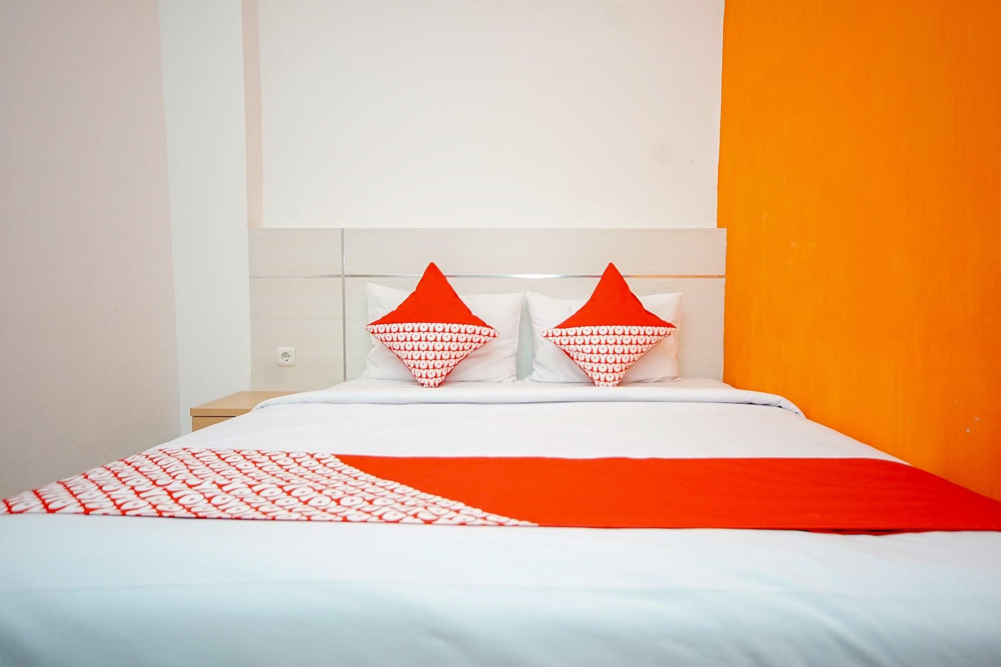 Oyo 344 Kr Hotel Палембанг Экстерьер фото