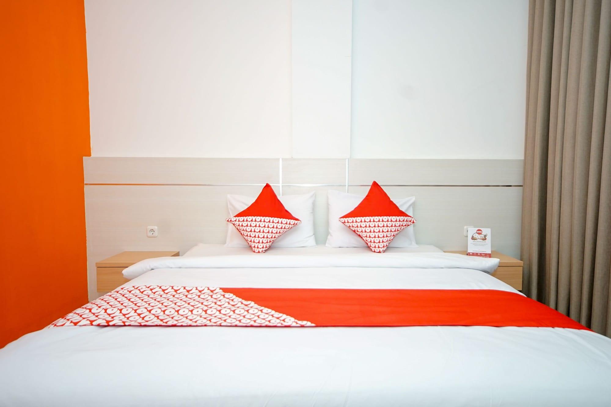 Oyo 344 Kr Hotel Палембанг Экстерьер фото
