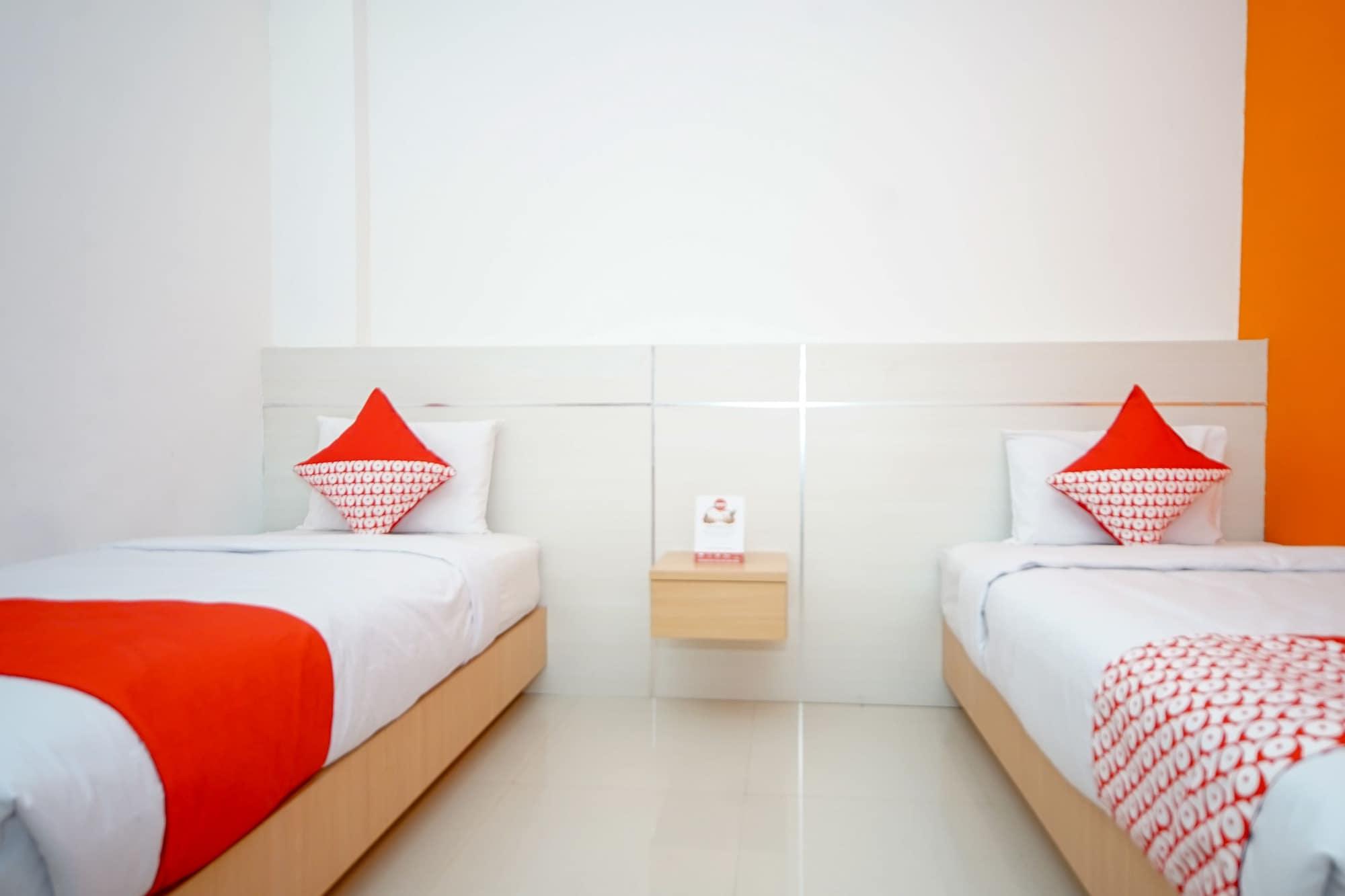 Oyo 344 Kr Hotel Палембанг Экстерьер фото