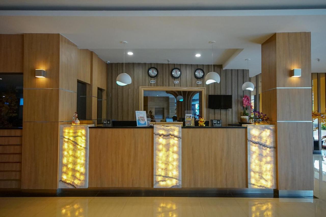 Oyo 344 Kr Hotel Палембанг Экстерьер фото