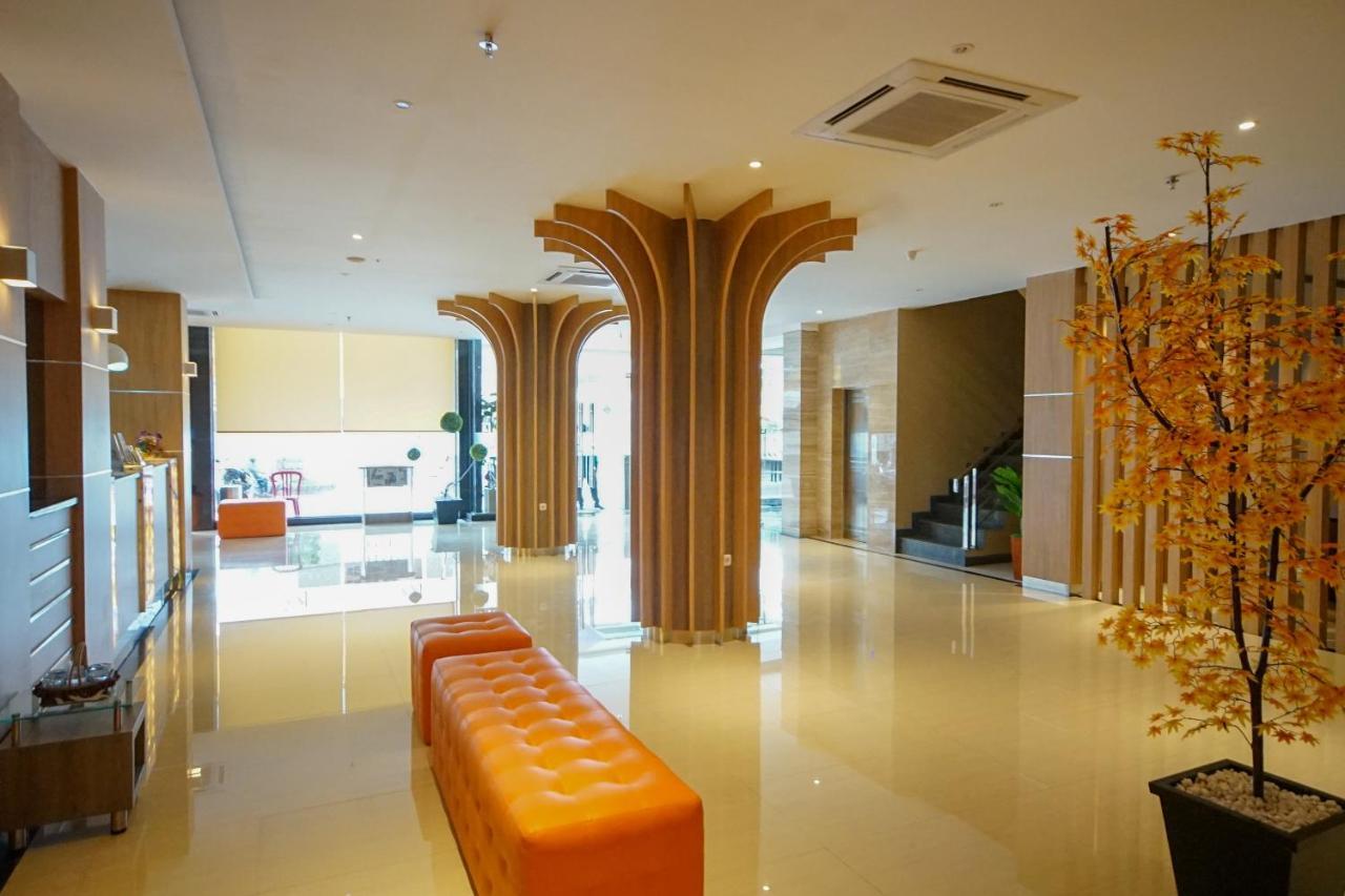 Oyo 344 Kr Hotel Палембанг Экстерьер фото